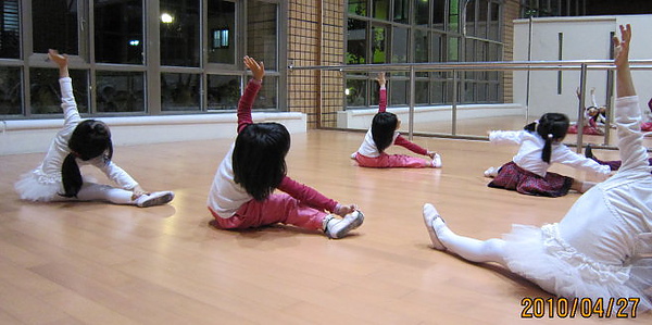 舞蹈-1.JPG 舞蹈-1.JPG