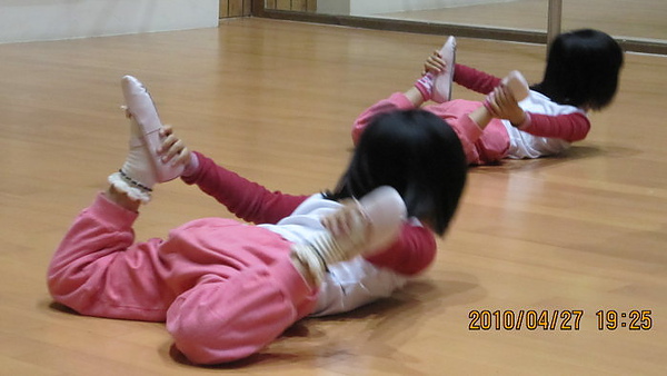 舞蹈-2.JPG 舞蹈-2.JPG