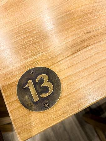 │訂製 │ 竹東邱排骨酥麵總店的小細節-手工銅桌牌