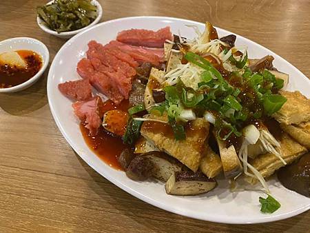 │訂製 │ 竹東邱排骨酥麵總店的小細節-手工銅桌牌