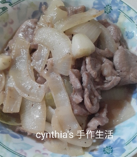 蘑菇醬炒洋蔥肉片