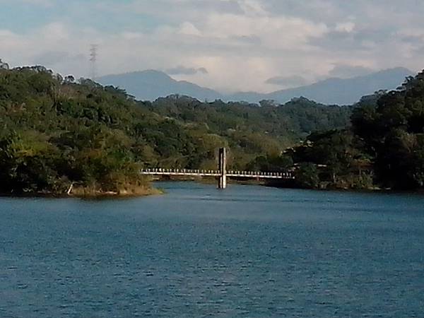 寶湖吊橋遠景