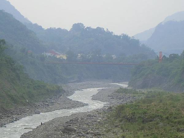 遠眺梅山吊橋