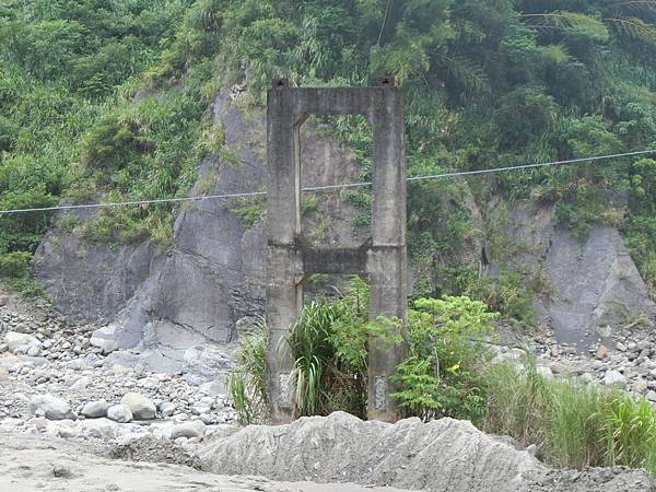 來吉五鄰吊橋？遺跡（來吉村）