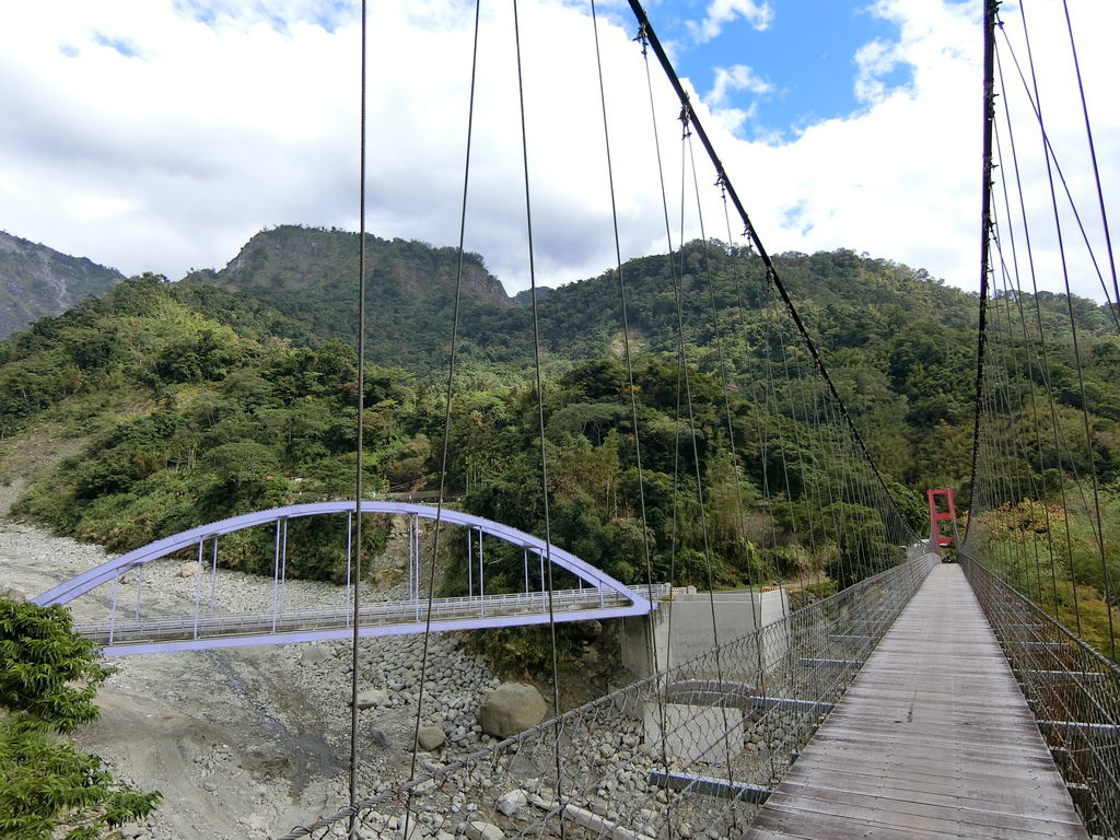 行鼓吊橋、中心嶺橋