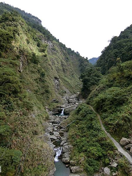 行豐吊橋旁溪谷