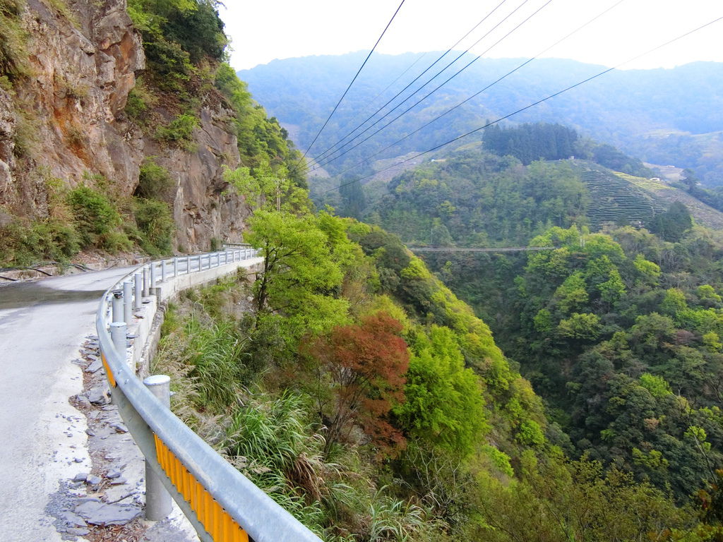 力行產業道路、吊橋