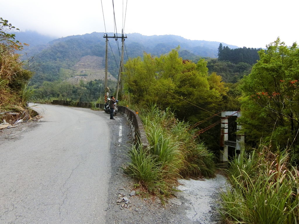 力行產業道路、吊橋