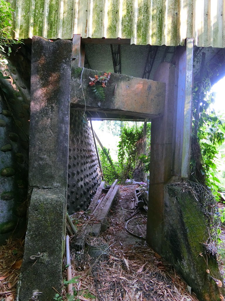 鐵皮屋下方吊橋遺跡