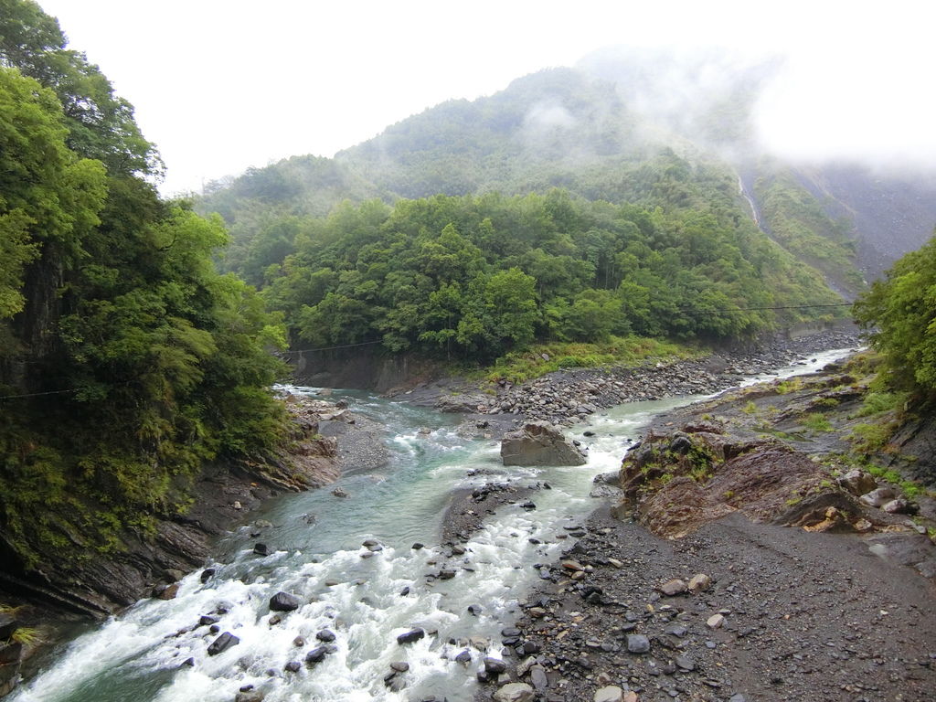 白石溪、泰崗溪，匯流玉峰溪