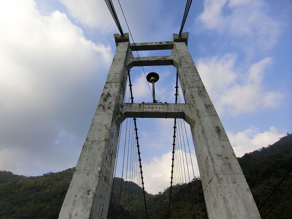 天輪白冷吊橋（和平）