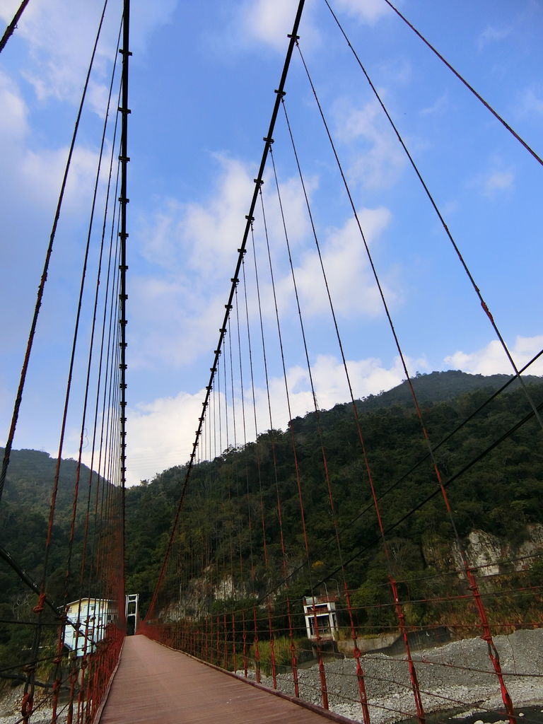 天輪白冷吊橋（和平）