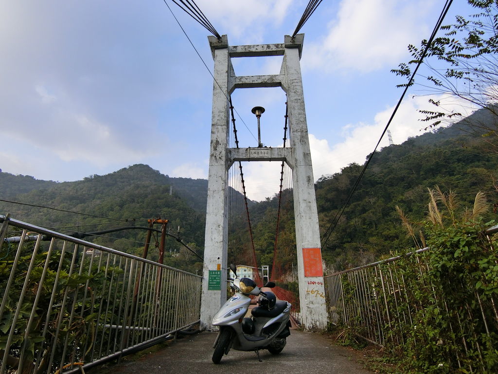 天輪白冷吊橋（和平）