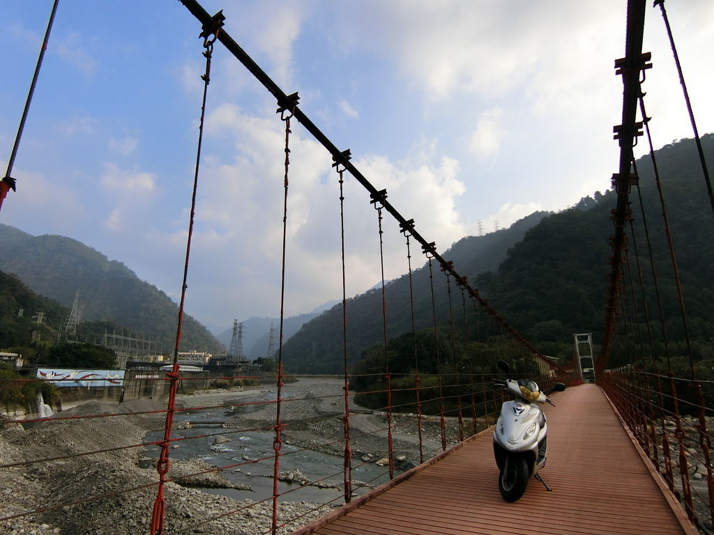 天輪白冷吊橋（和平）