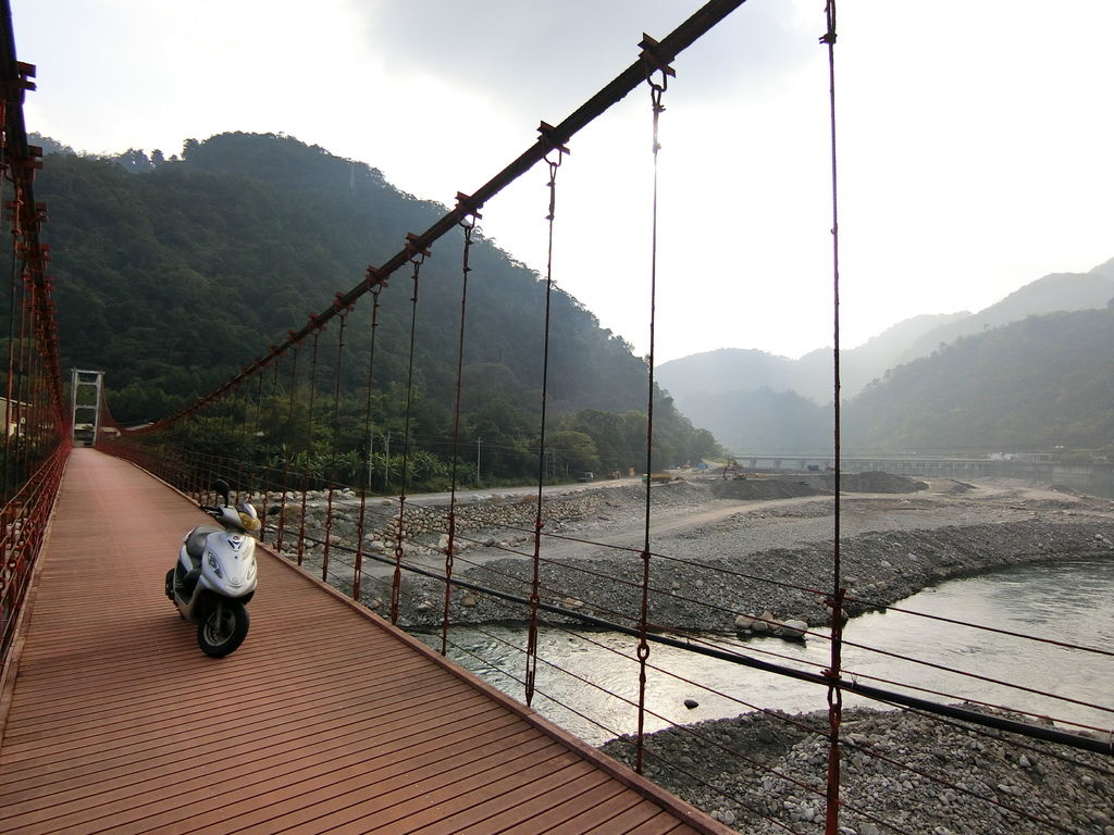 天輪白冷吊橋（和平）