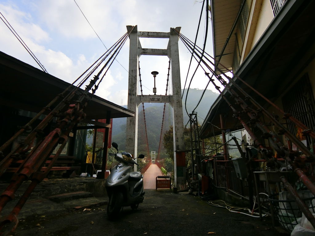 天輪白冷吊橋（和平）