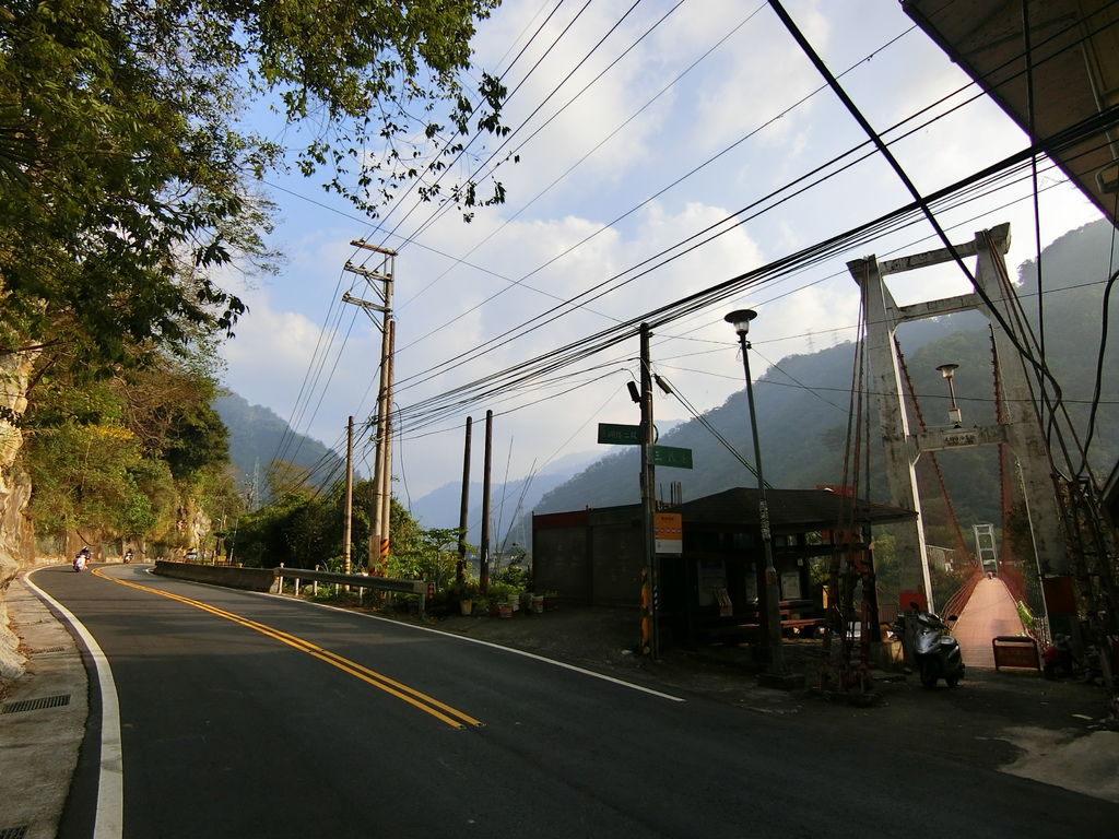 天輪白冷吊橋（和平）