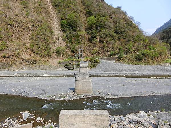 丹大吊橋 孫海橋橋墩（地利村）