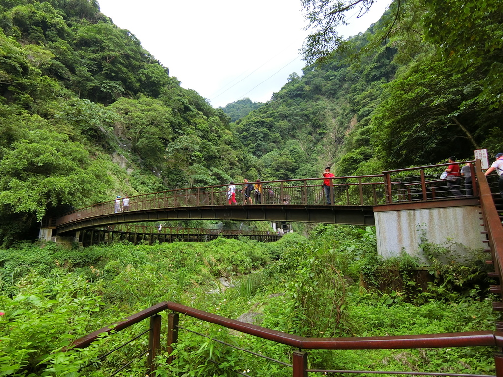 原本第一吊橋（迎賓橋）改建成木橋