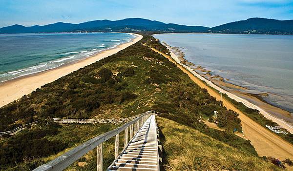 080.-The-Neck-Bruny-Island-Tourism-Tasmania-and-Scott-Sporleder.jpg