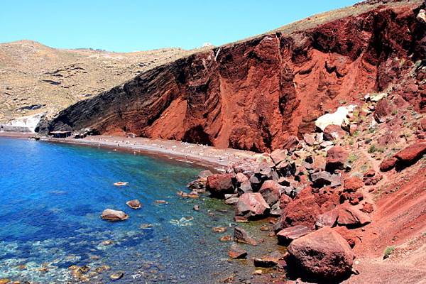 Red-Beach-of-Akrotiri-Santorini-700x466.jpg