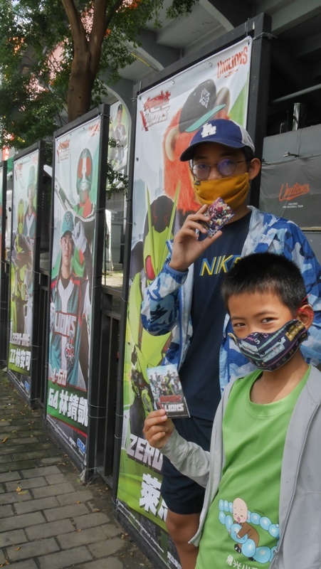 [中職31年] 假面騎士主題日之外野看台幫球隊慶生(14y2