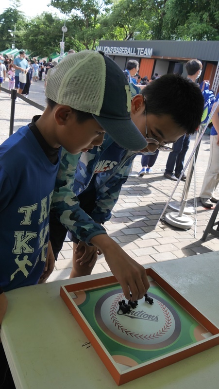 [中職31年] 假面騎士主題日之外野看台幫球隊慶生(14y2