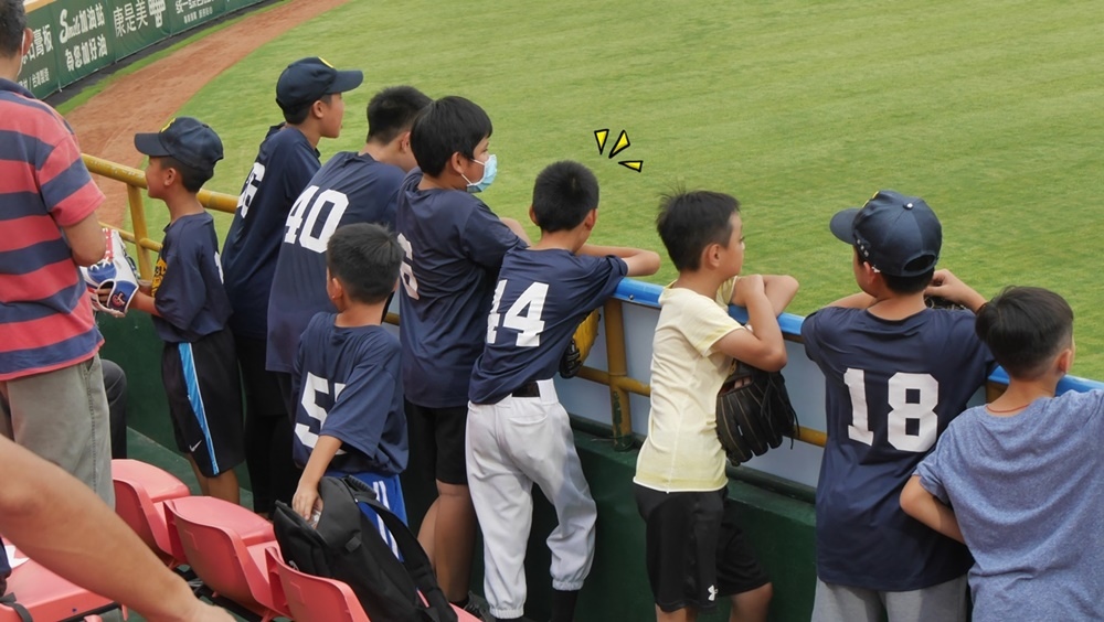 [中職31年] 假面騎士主題日之外野看台幫球隊慶生(14y2