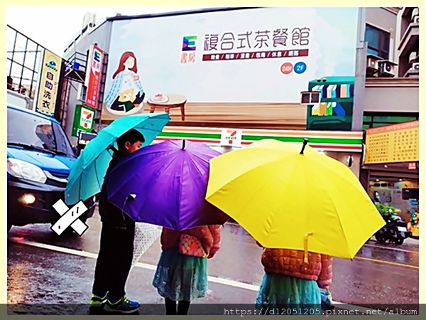 E書房中壢店獨立包廂餐點漫畫電影雨天約會推薦2.jpg