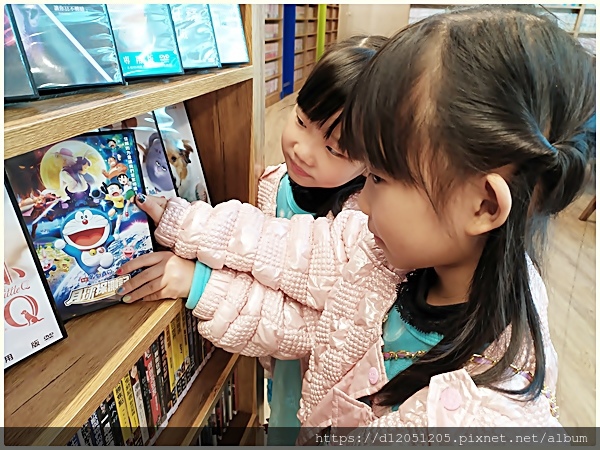 E書房中壢店獨立包廂餐點漫畫電影雨天約會推薦21.jpg