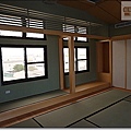右-窗-明章榻榻米.JPG
