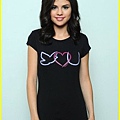 selena-gomez-unicef-tee-03.jpg