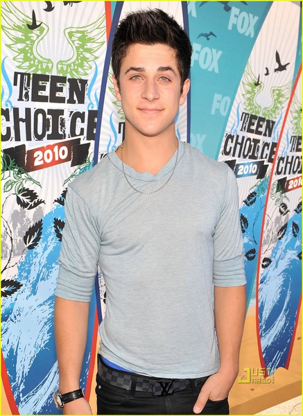 david-henrie-teen-choice-awards-2010-03.jpg