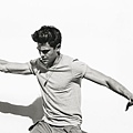 Zac-Efron-Details-4.jpg