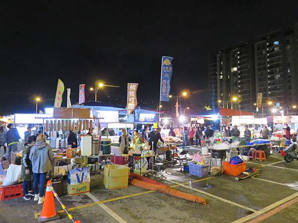 新竹市北區 樹林頭觀光夜市 在地知名觀光夜市 今年十月全新出發 攤位性質重複性低 兩光媽咪寶貝羽 痞客邦