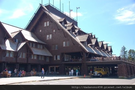 old-faithful-inn