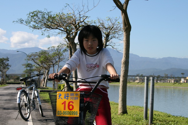 來大好親水河畔民宿騎腳踏車