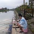 大好親水河畔民宿-釣魚平台釣鯽魚去