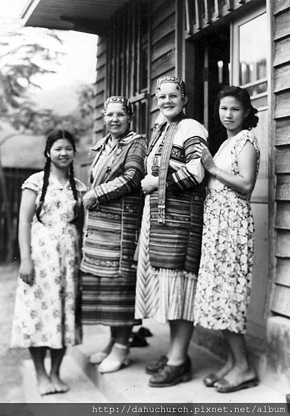 3514-Anna_Ekroos__Mirjam_Pynnonen_Taiwan_1950-luku.jpg