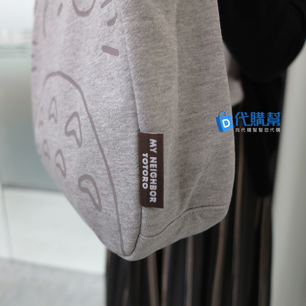 龍貓(トトロ)便當提袋側邊有TOTORO標籤