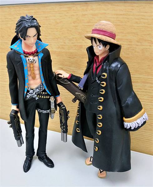 長大的艾斯與魯夫