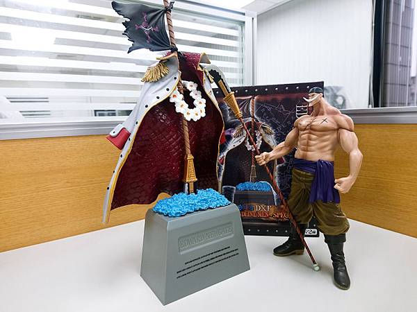 景品 DXF The Grandline Men Special 白鬍子 ＆ 墓碑