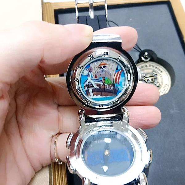 金證 One Piece 海賊王雙面手錶打開是前進梅利號