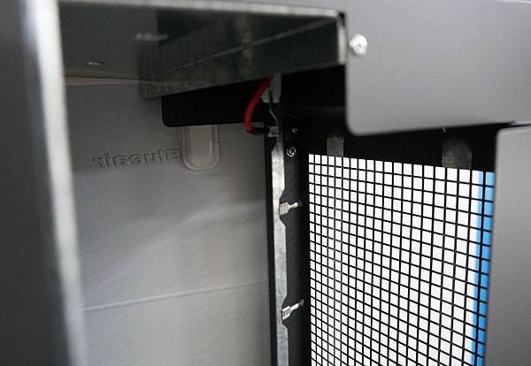 Blueair 空氣清淨機採用先進 HEPA 濾網材質和封閉式負離子充電室 Blueair 空氣清淨機採用先進 HEPA 濾網材質和封閉式負離子充電室