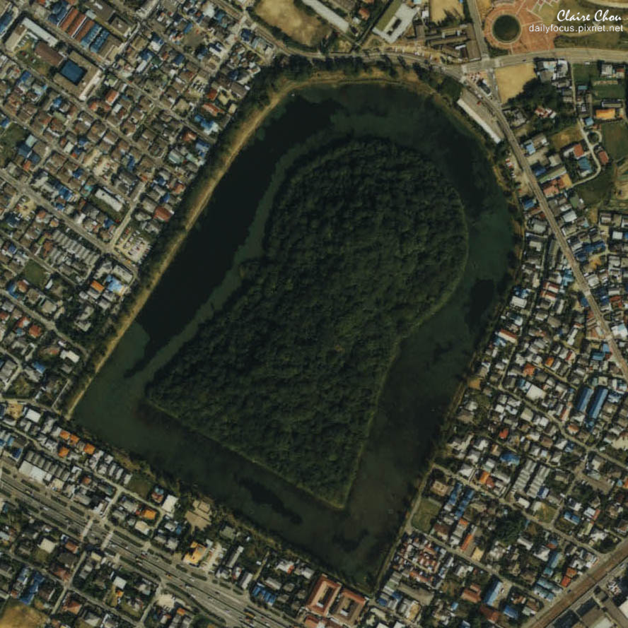 Kamiishizu_Misanzai_Kofun_air国土画像情報(カラー空中写真) 国土交通省.jpg Kamiishizu_Misanzai_Kofun_air国土画像情報(カラー空中写真) 国土交通省.jpg