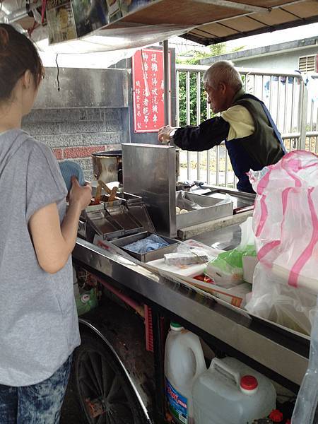 來頭城為了轉班次還有吃阿伯蔥油餅