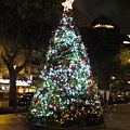 敦南誠品每年聖誕節固定出現的聖誕樹