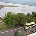 外面就是富士五湖，觀光巴士都有經過