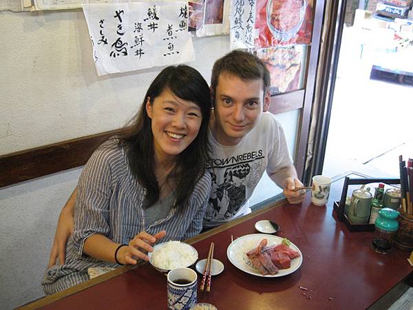 吃過早餐根本不餓! 點了生魚片套餐