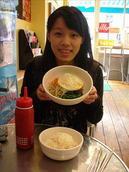 中午吃韓國料理，怎麼又是亞洲菜？